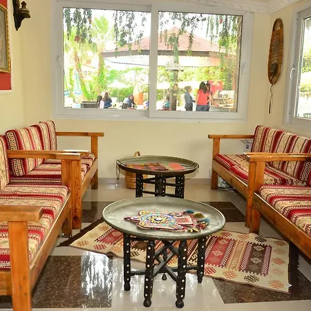 Almila アパートホテル