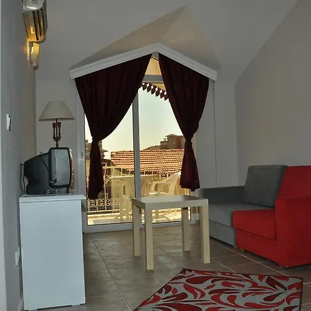 Lägenhetshotell Almila Side