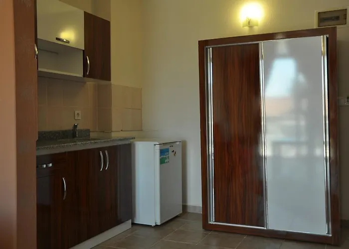 Ξενοδοχείο με διαμερίσματα Almila 2*