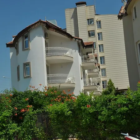 Almila Aparthotel 2*