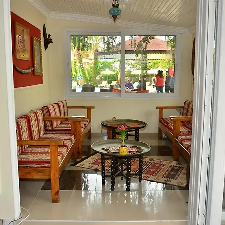 Apart Otel Almila Side