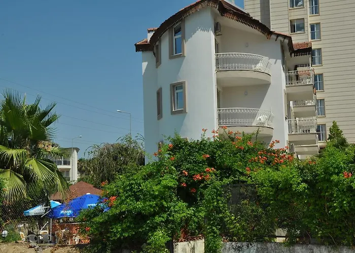 Apart Otel Almila 2*