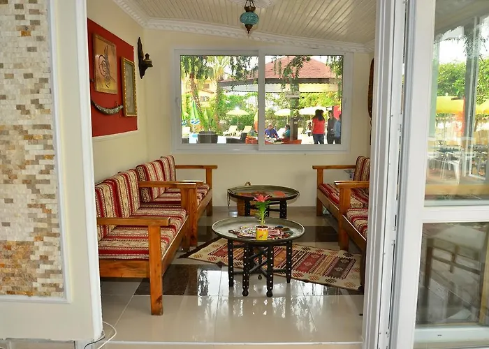 Apart Otel Almila Side