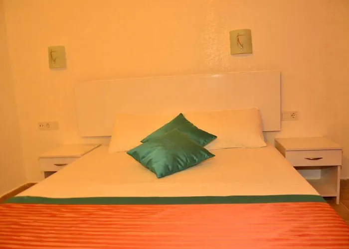 Apart Otel Almila 2*